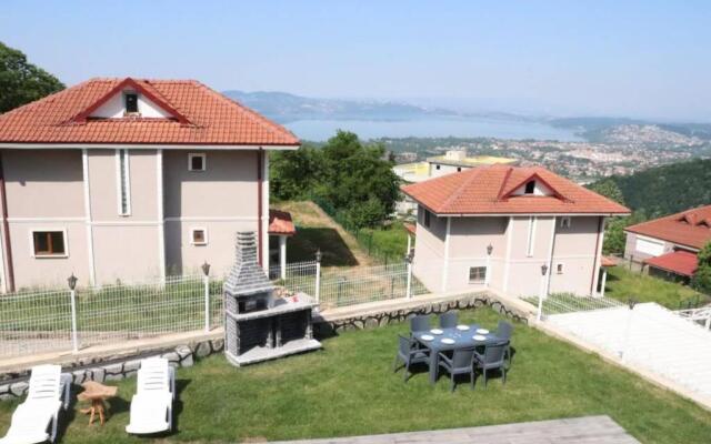 Full Müstaki̇l Göl Manzarali Havuzlu Vi̇lla- Btk02