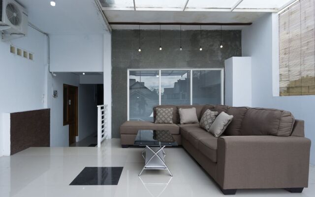Oyo 2444 Sera House