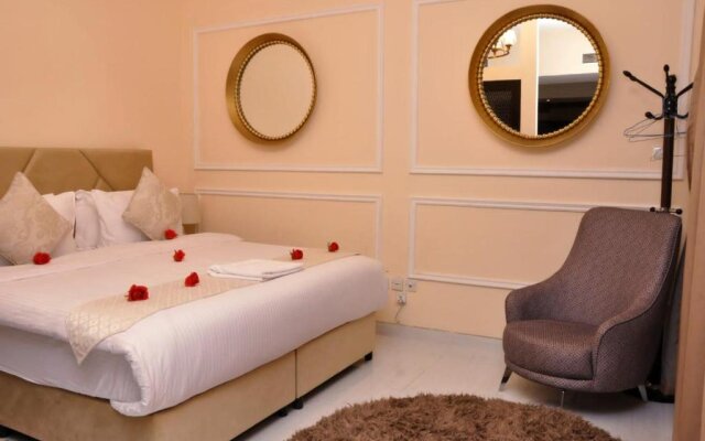 Al Hamra 4-Bedroom Luxury Villa Golf View