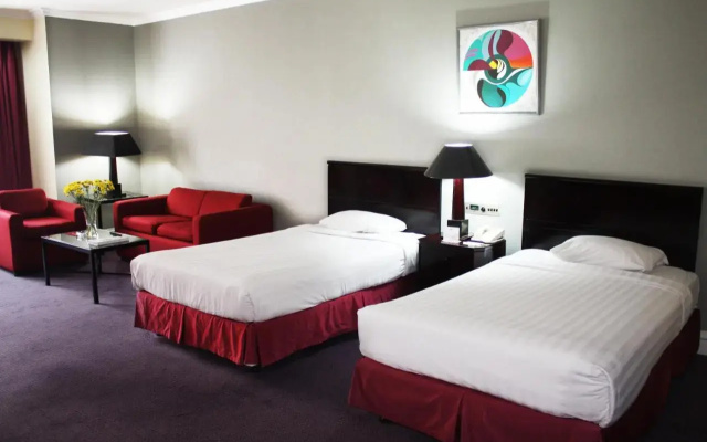 Surabaya Suites Hotel Powered by Archipelago