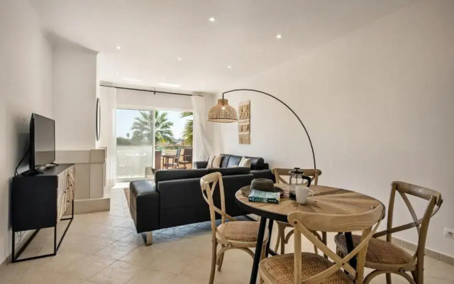 Luxurious First Floor Apartment Sleeps 4