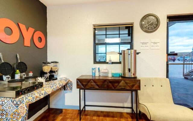 OYO Garden Inn and Suites Pearsall I-35 East