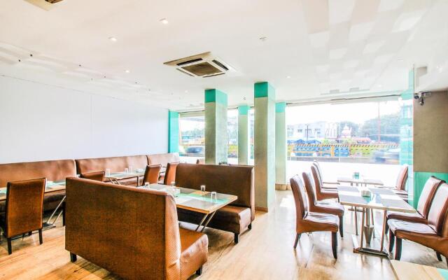 Fabhotel Sahar Garden