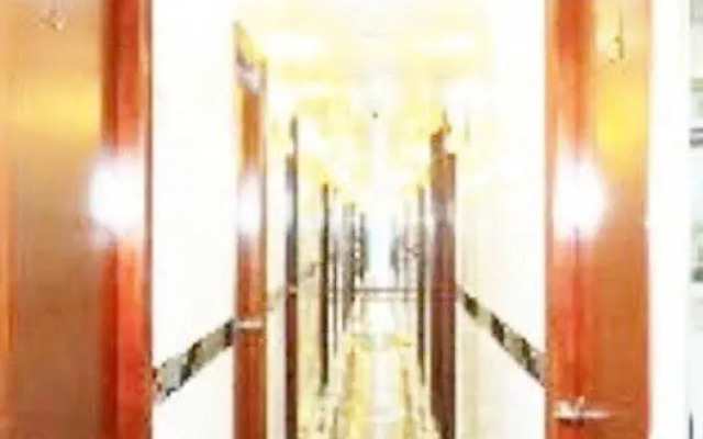 Lucky Hotel - Carlton Group of Hostels