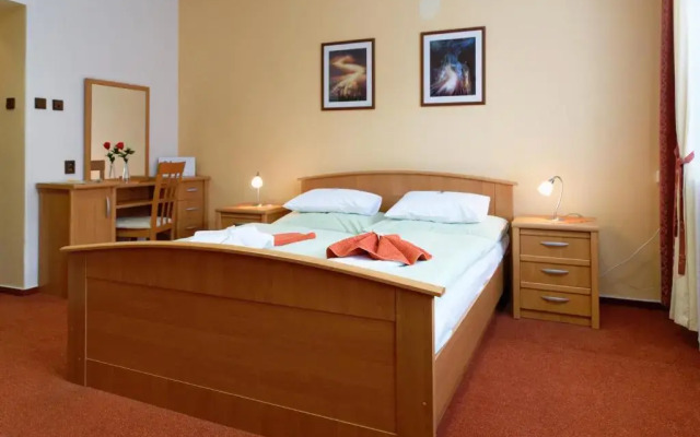 Hotel KAMU GARNI