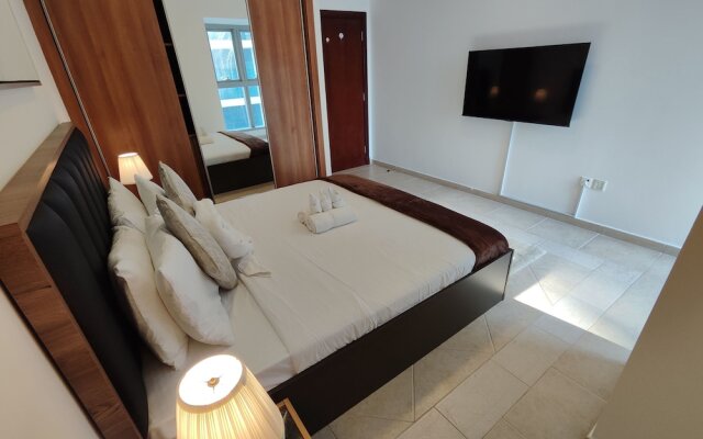 Lux BnB Princess Tower I  Palm & Ocean Views