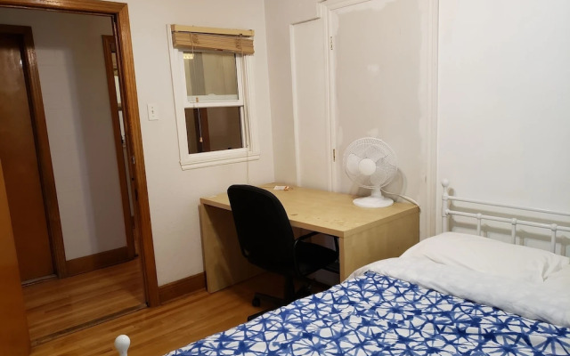 Apartment near Metro Monk Station