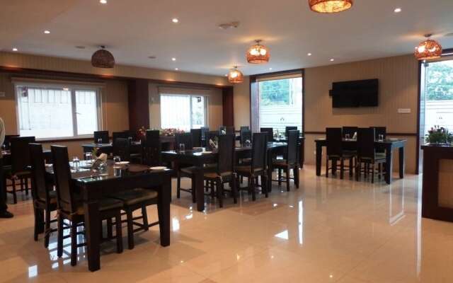 Hotel Ashwa Park