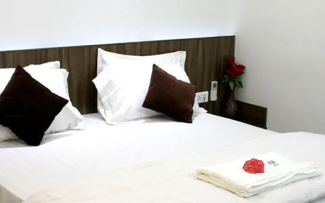 OYO Flagship 312 Near Ashram Road