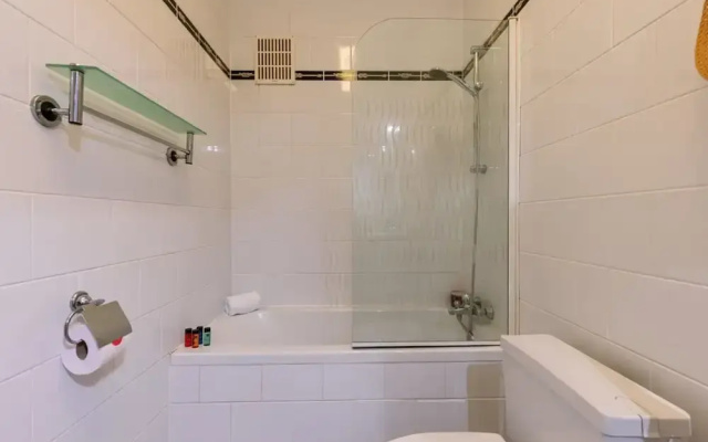 Beautiful and Spacious Studio With Side Seaview