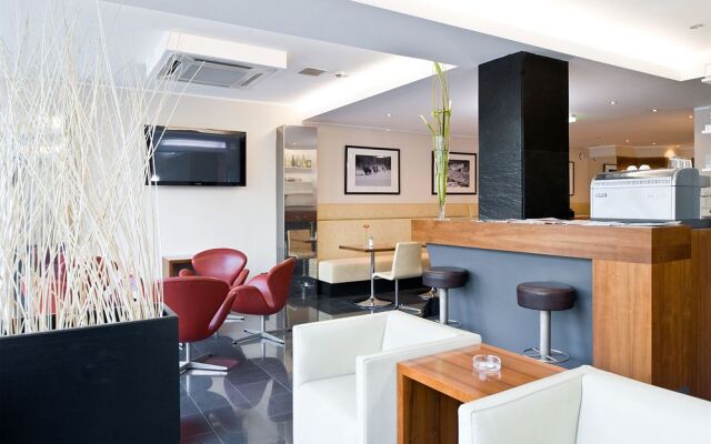 Pakat Suites Hotel