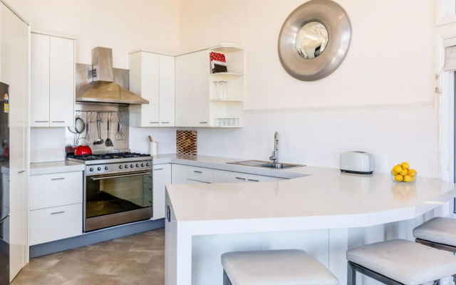 THE LOOKOUT AT GERROA Gerroa 4pm check out Sundays