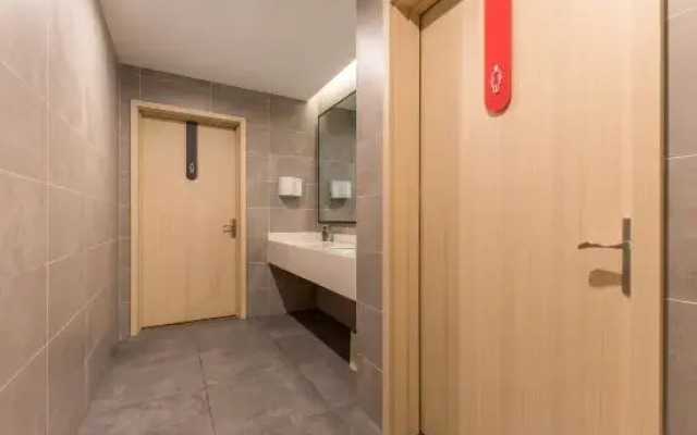 Ibis Huangshan she County Huizhou Ancient City Hotel