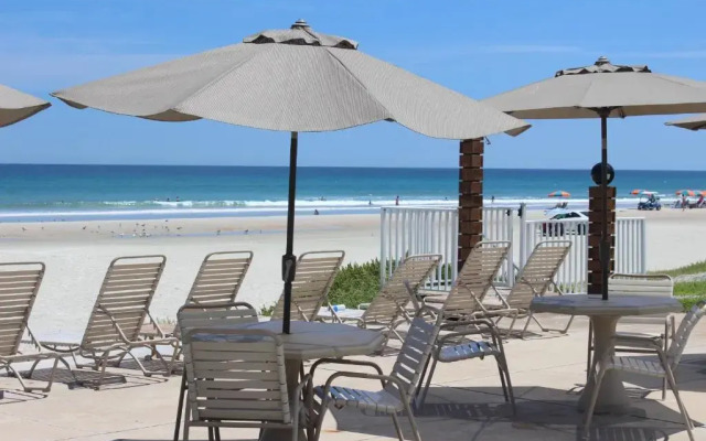 Shoreline Suites & Cabana Cottages