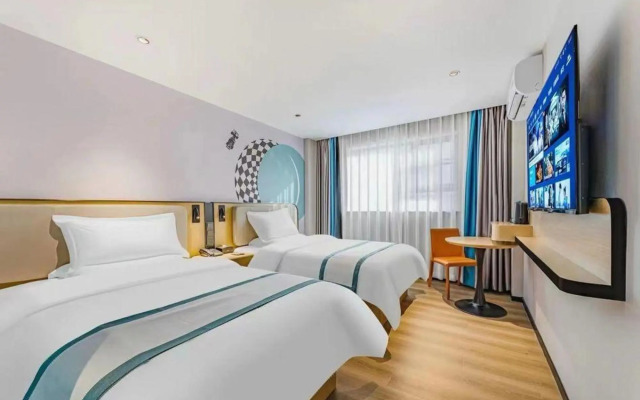 Yunhong Hotel (Guangzhou Railway Station Xicun Subway Station)