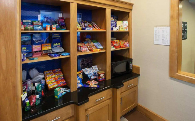 Hampton Inn & Suites Canton