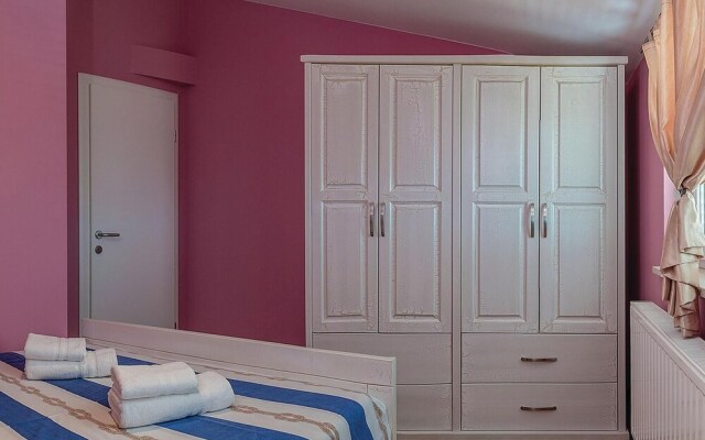 Nice Home in Kastel Novi With Sauna, Wifi and 8 Bedrooms