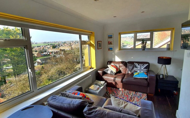 3 Bed House Stunning Views And Free Parking