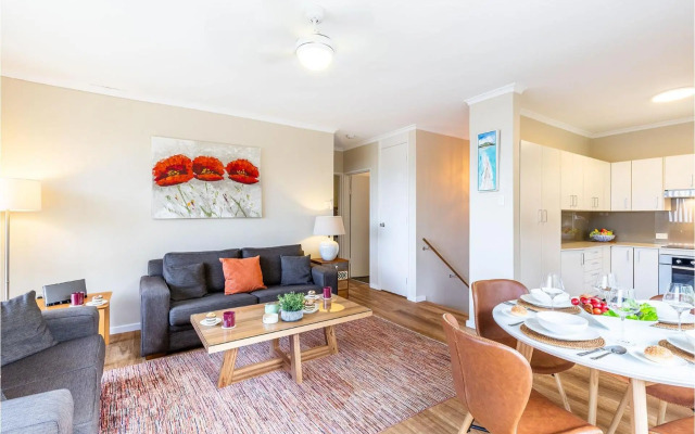 3 Fingal Court 2 Lentara Street