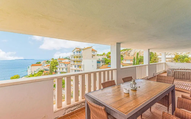 Stunning Apartment in Primosten With Jacuzzi, Wifi and 2 Bedrooms