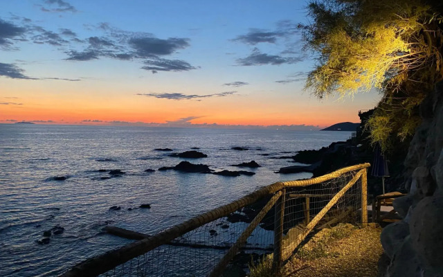 Seafront Apartment in a Splendid Position Overlooking the Sea-vistamare