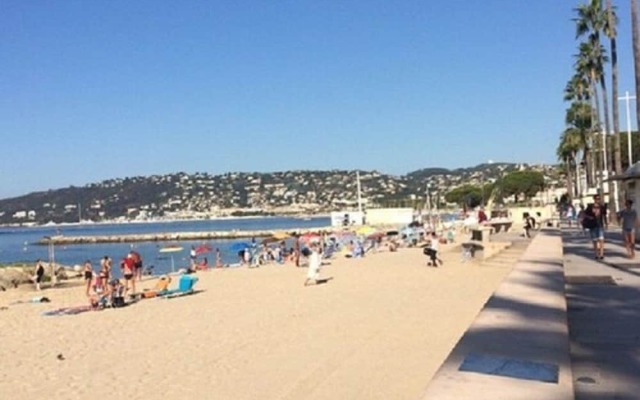 2P au pied des plages,Piscine,Wifi,Clim
