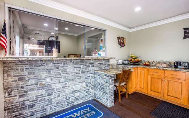 Rodeway Inn & Suites