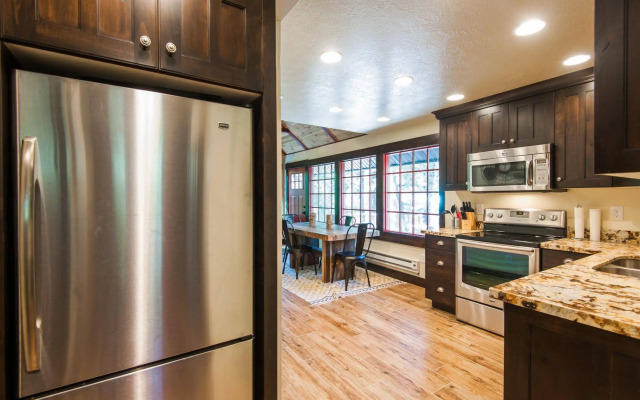 Hideaway Above The Stream