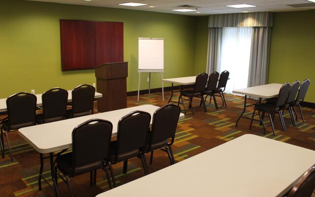 Holiday Inn Express & Suites Starkville by IHG