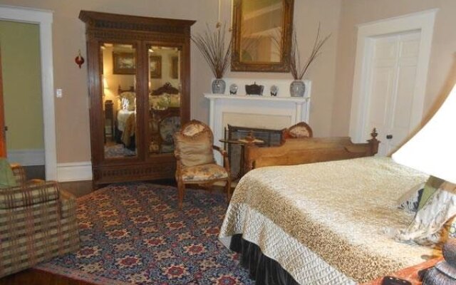 Boothe House Bed and Breakfast