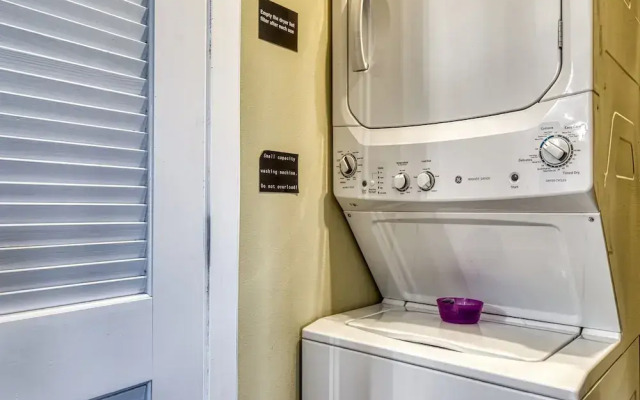 Luxurious Renovated Pool Basketball Playground