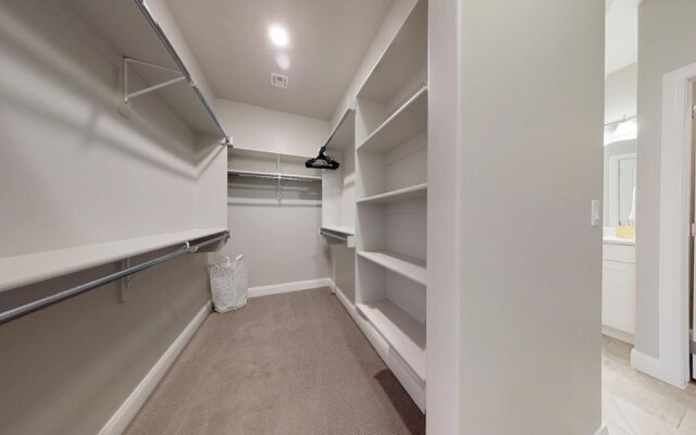 Desert Serenity 4 Bedroom Apts by RedAwning