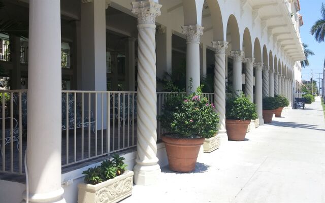 Designer Decorated Palm Beach Hotel NEW