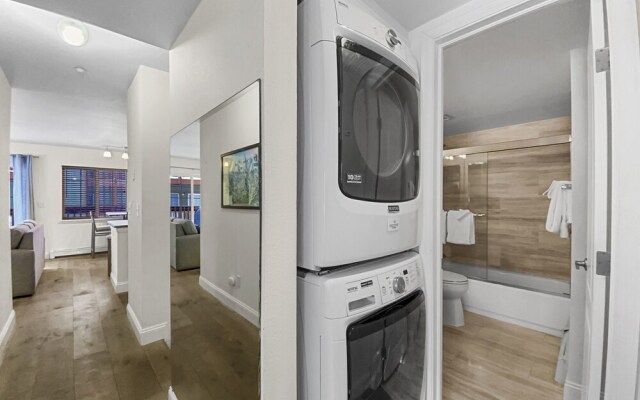 Swans Nest 1601 2 Bedroom Condo by RedAwning