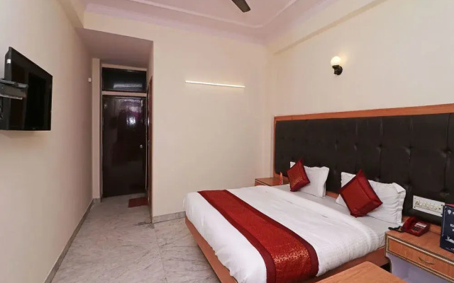 OYO 12419 Hotel Silver Shine