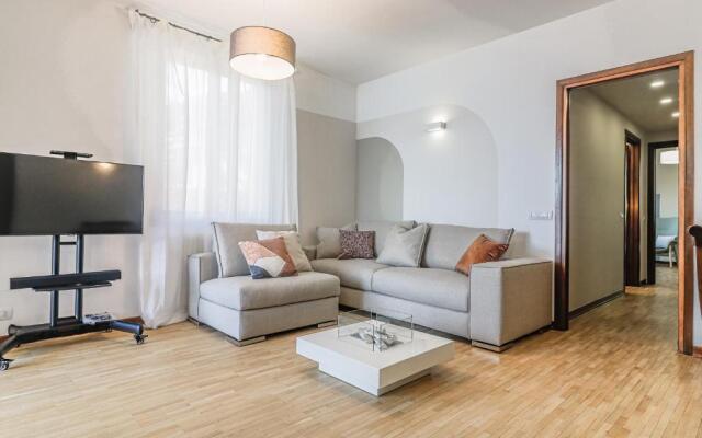 Stunning view lakeside apartment - Larihome A11