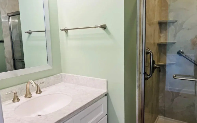 Tradewinds 4 Bedroom Home by RedAwning