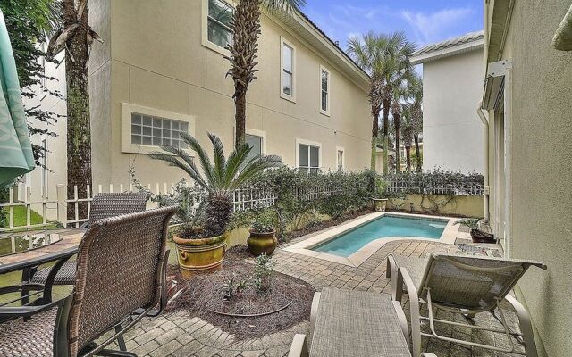 Villa Playa by RedAwning