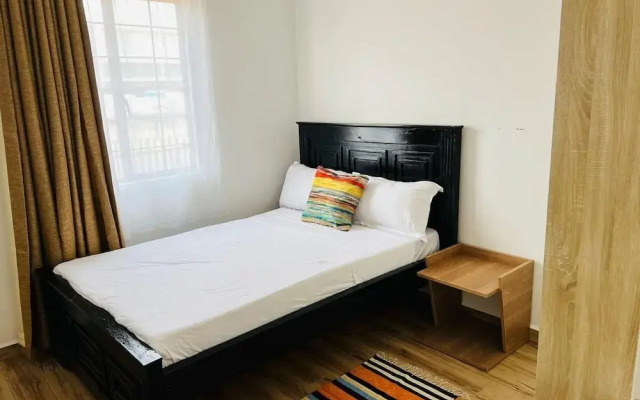 Lux Suites Tatu City Vacation House