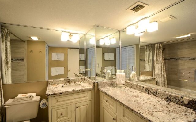 Shoreline 1041 Condo by RedAwning