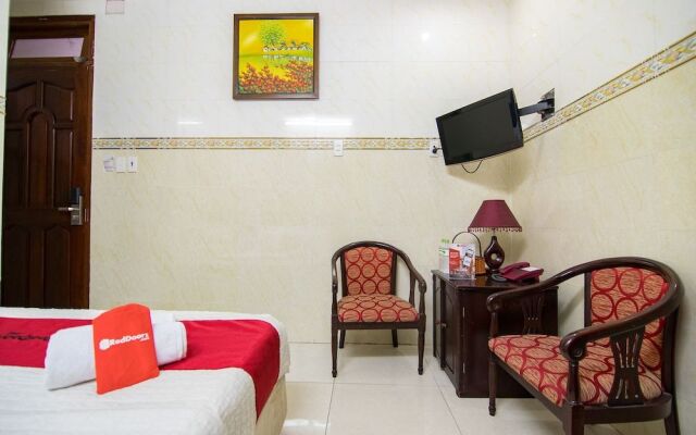 RedDoorz near Tan Son Nhat Airport
