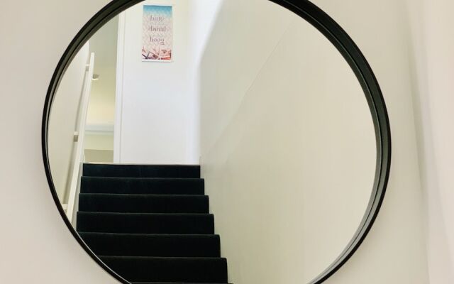 DAYDREAM Spcaious & Comfortable with Water Views