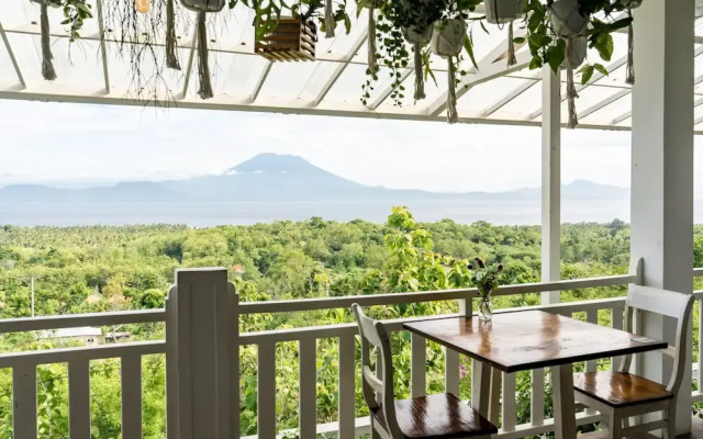 Mambo Hill Resort