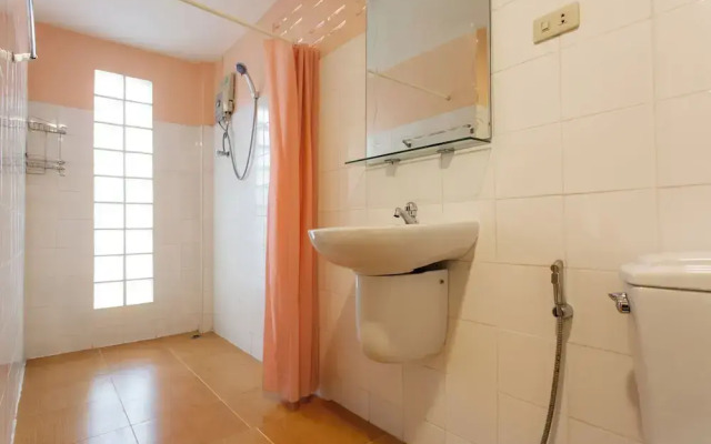 Harry's Bungalows & Restaurant