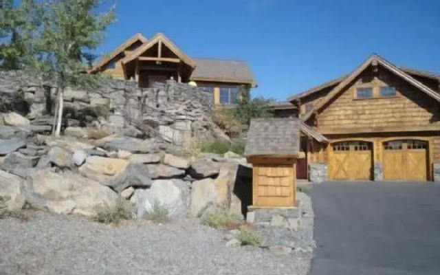 Glacier Luxury Lodge