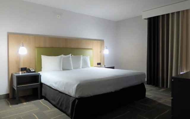 GreenTree Inn & Suites Phoenix Sky Harbor