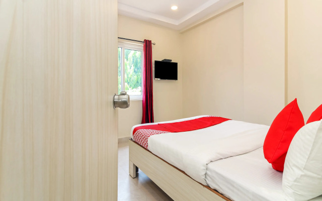 Royal Emirates Banjara by OYO Rooms