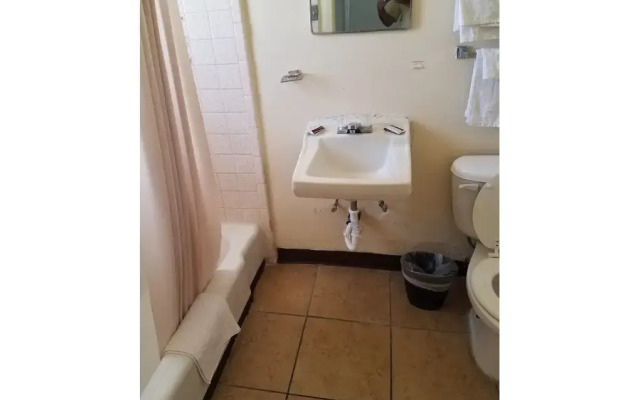 Beverly Crest Motor Inn