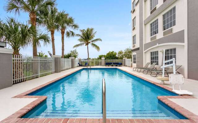 La Quinta Inn & Suites by Wyndham Ft. Pierce