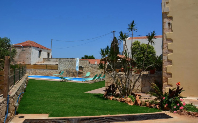 Skandalis Traditional Suites